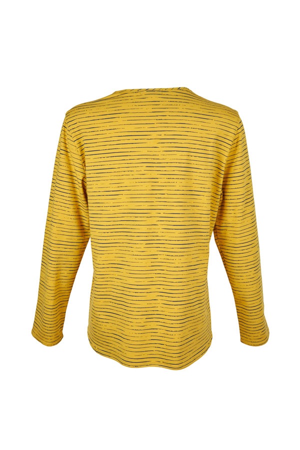 camiseta amarela de liñas irregulares